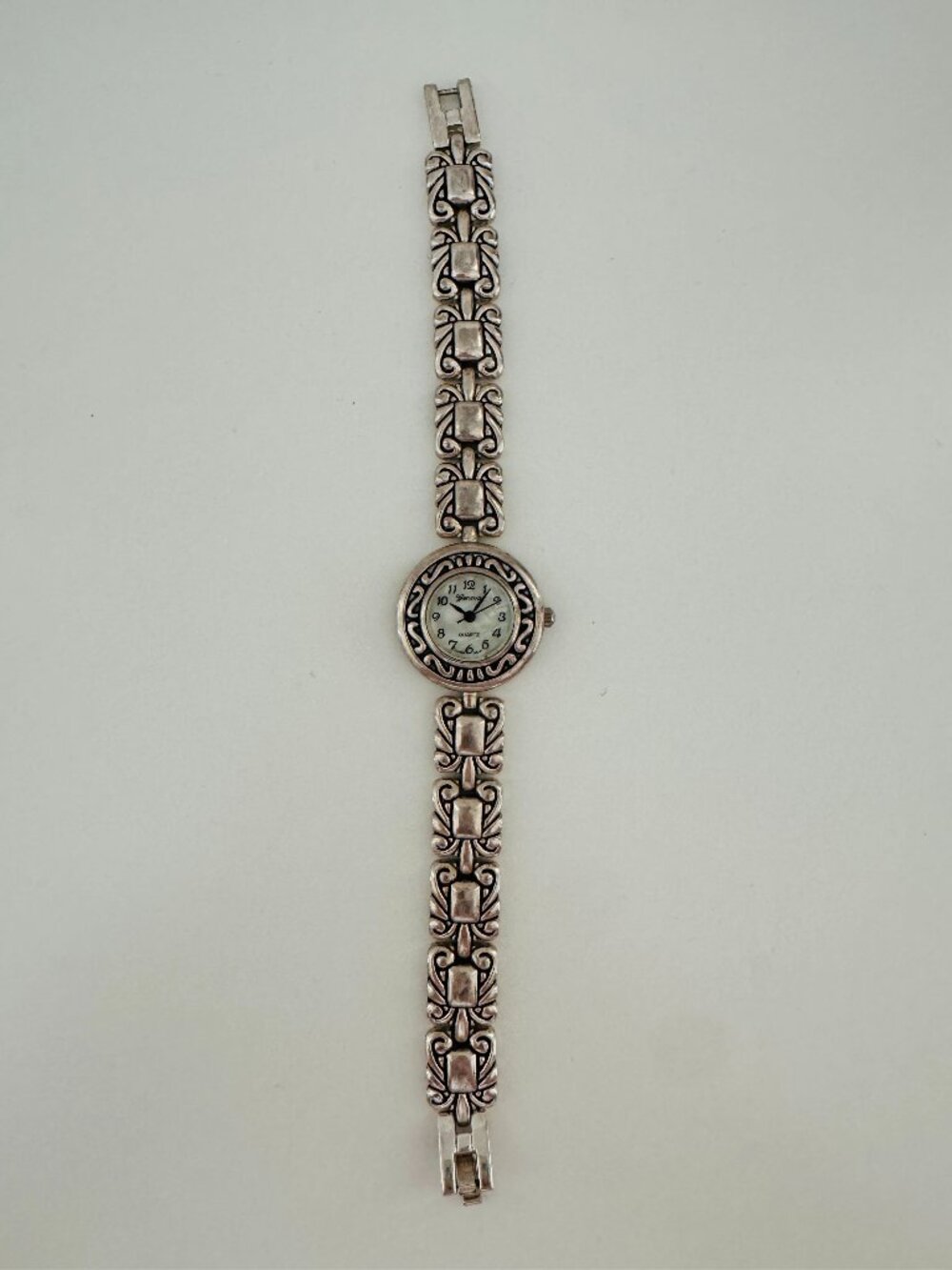 Vintage Geneva Quartz Watch Silver Toned Link Bracelet Round White Dial. Needs b